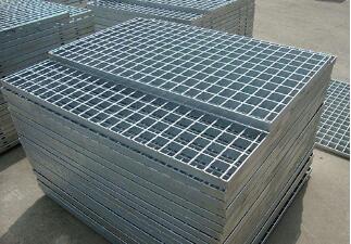 格柵板作為基坑防護(hù)使用主要要經(jīng)歷哪些工序